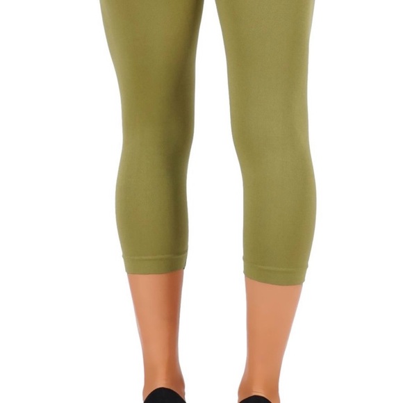NWT Yelete Olive Green Lightweight Capri Leggings One Size - Picture 4 of 7